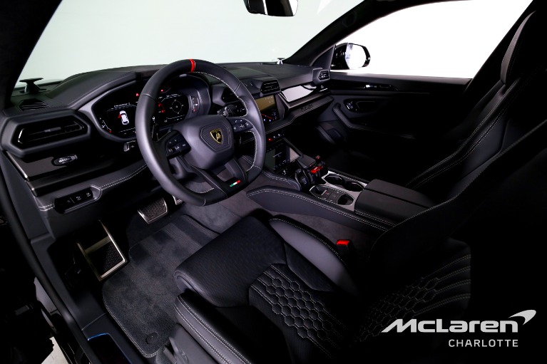 Used-2025-Lamborghini-Urus-SE