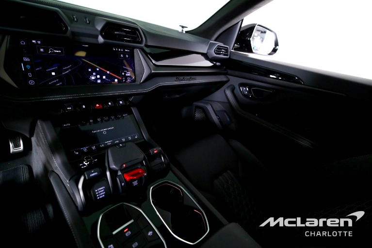 Used-2025-Lamborghini-Urus-SE
