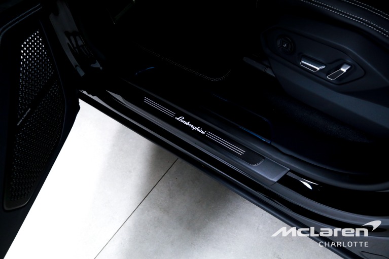 Used-2025-Lamborghini-Urus-SE