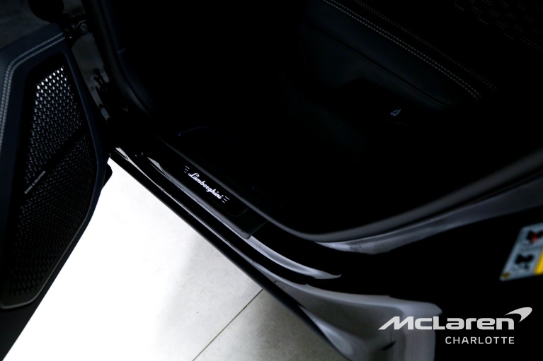 Used-2025-Lamborghini-Urus-SE