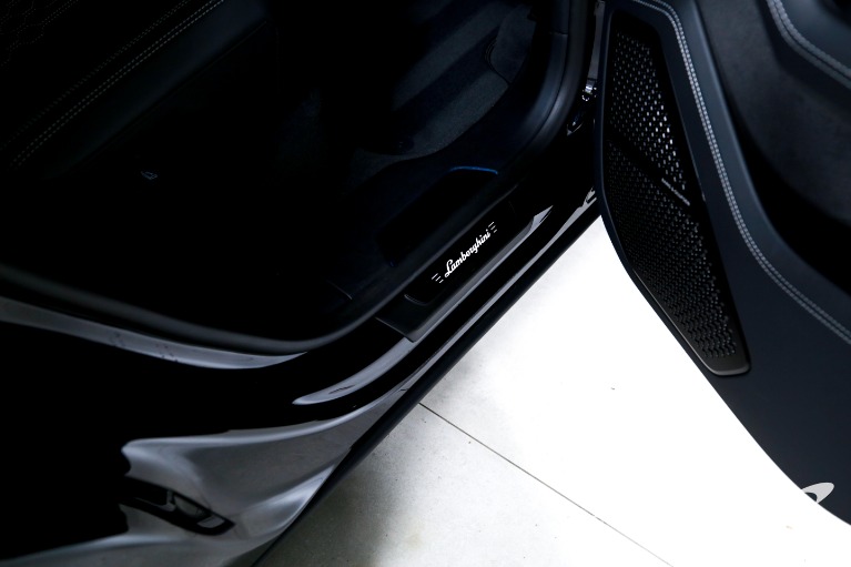 Used-2025-Lamborghini-Urus-SE