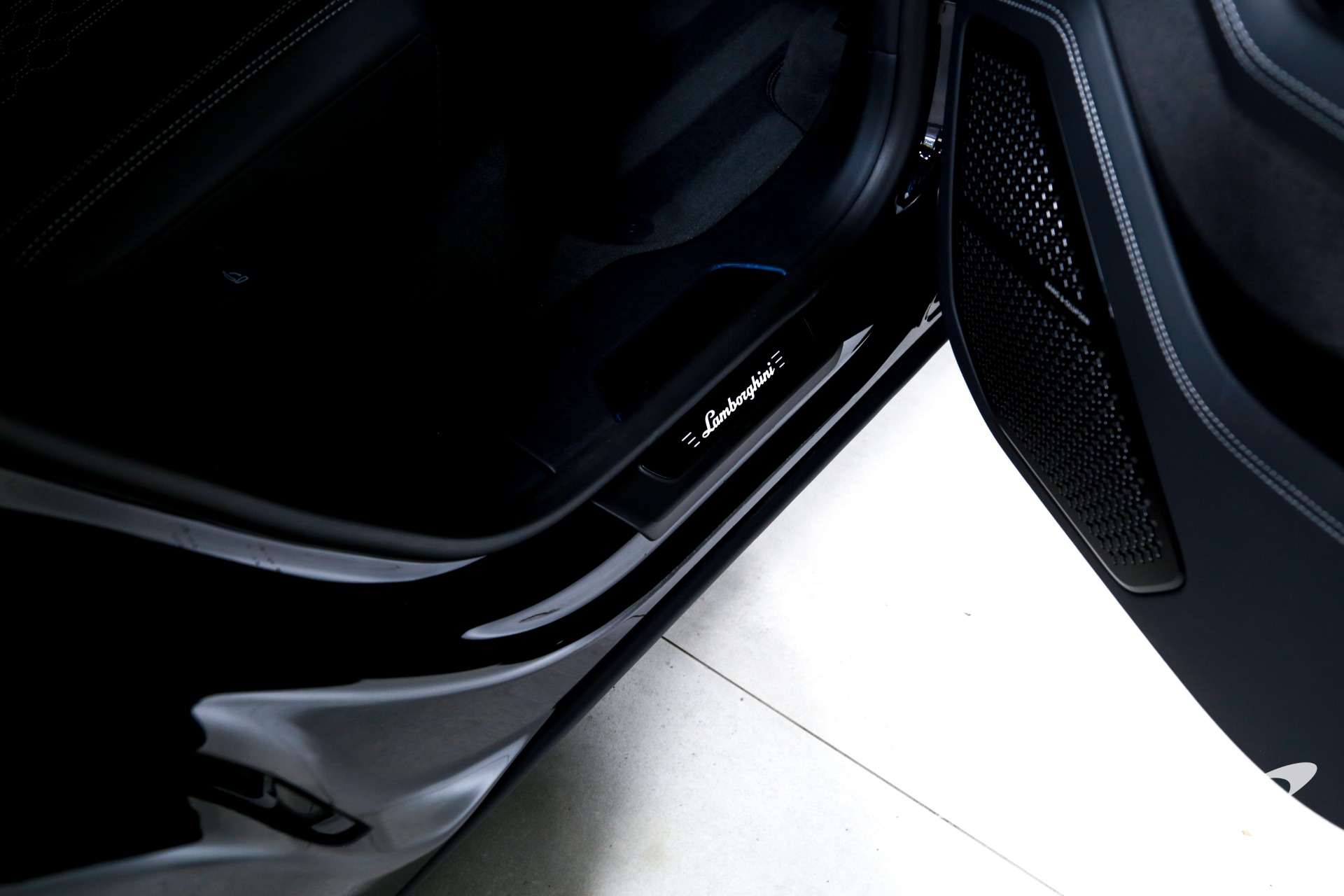 Used 2025 Lamborghini Urus SE | Charlotte, NC