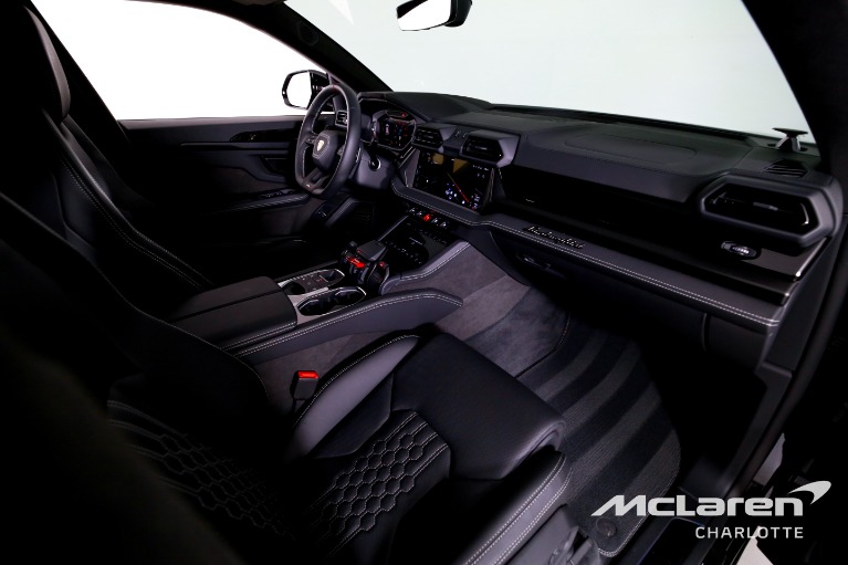 Used-2025-Lamborghini-Urus-SE