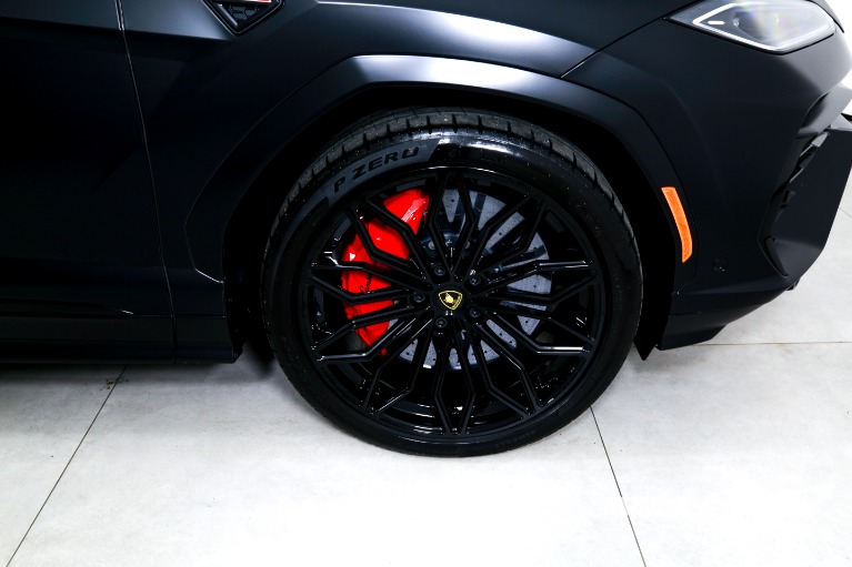 Used-2025-Lamborghini-Urus-SE