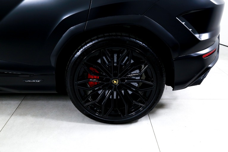 Used-2025-Lamborghini-Urus-SE