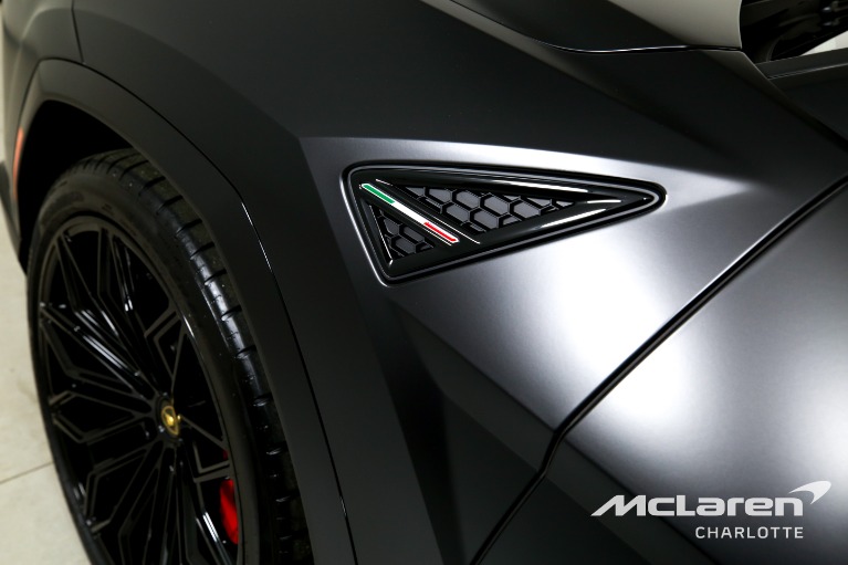Used-2025-Lamborghini-Urus-SE