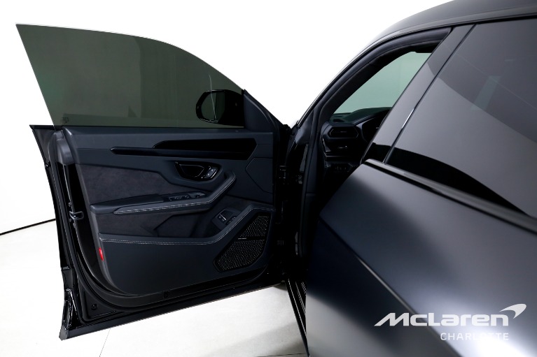 Used-2025-Lamborghini-Urus-SE