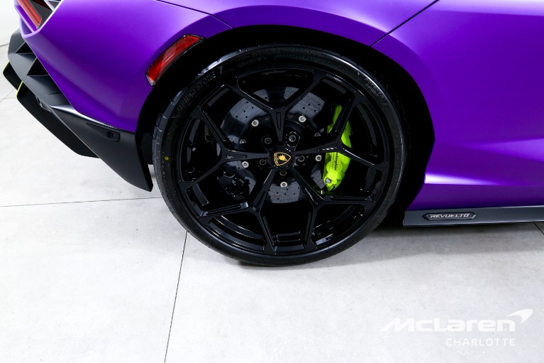 Used-2025-Lamborghini-Revuelto