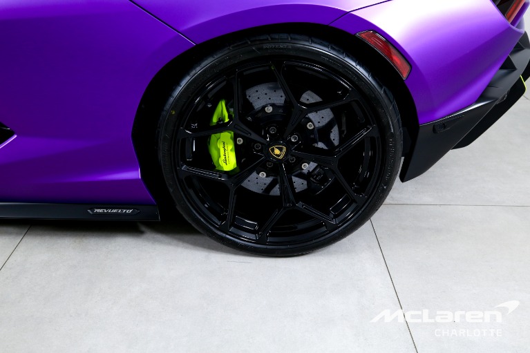 Used-2025-Lamborghini-Revuelto