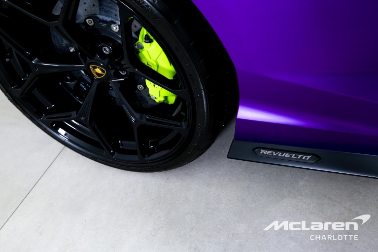 Used-2025-Lamborghini-Revuelto
