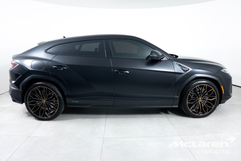 Used-2025-Lamborghini-Urus-SE