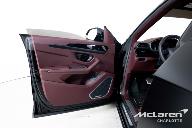 Used-2025-Lamborghini-Urus-SE