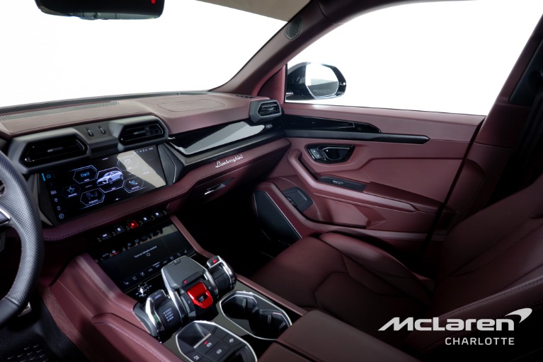 Used-2025-Lamborghini-Urus-SE