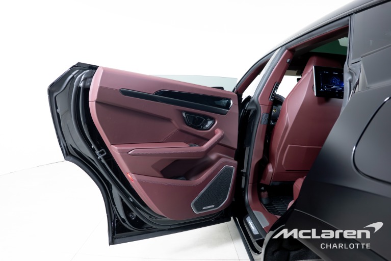 Used-2025-Lamborghini-Urus-SE