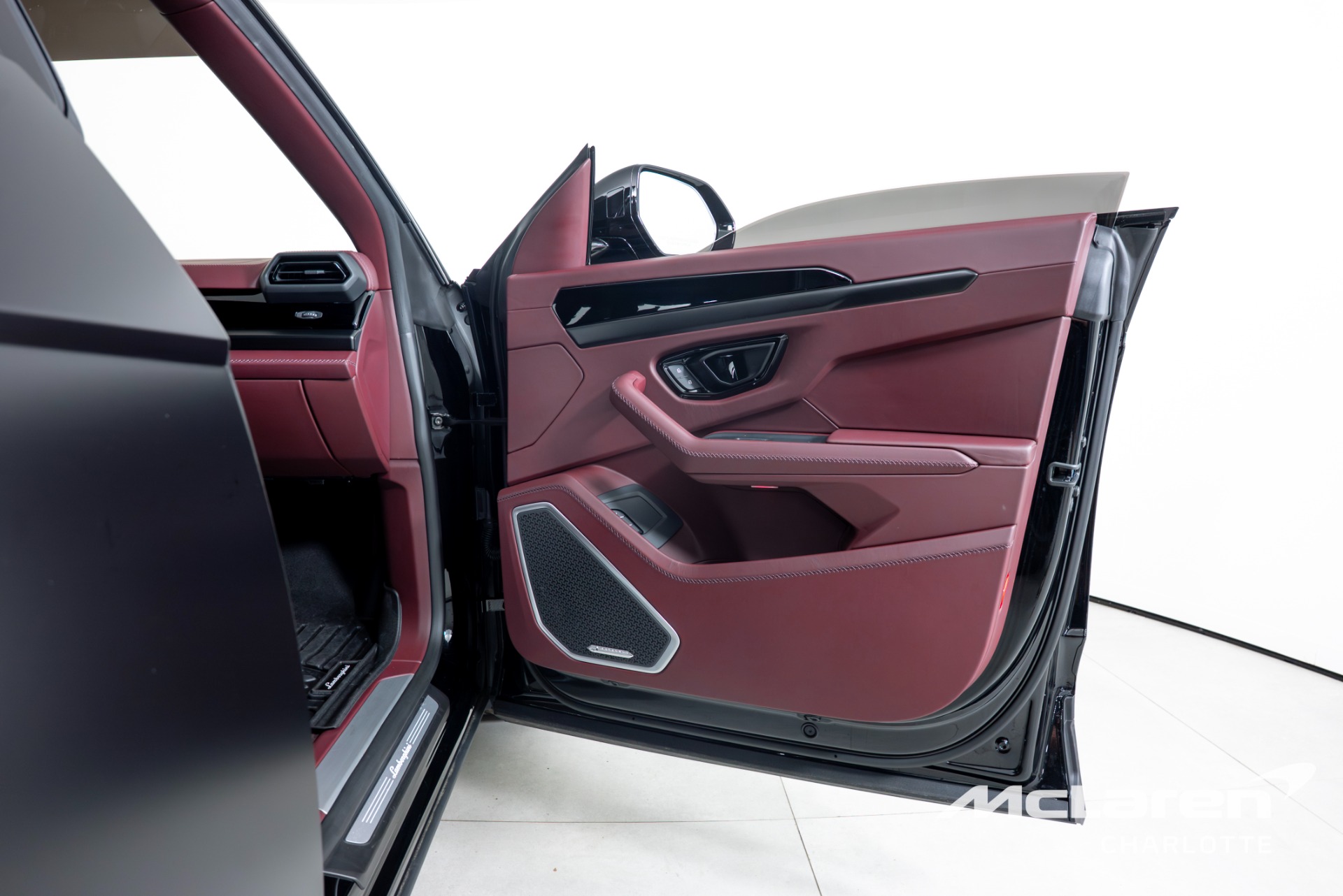 Used 2025 Lamborghini Urus SE | Charlotte, NC