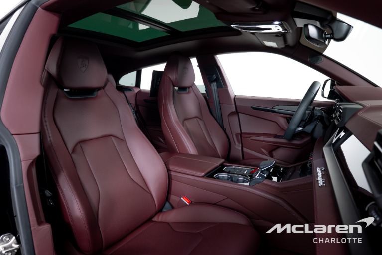 Used-2025-Lamborghini-Urus-SE