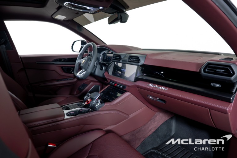 Used-2025-Lamborghini-Urus-SE