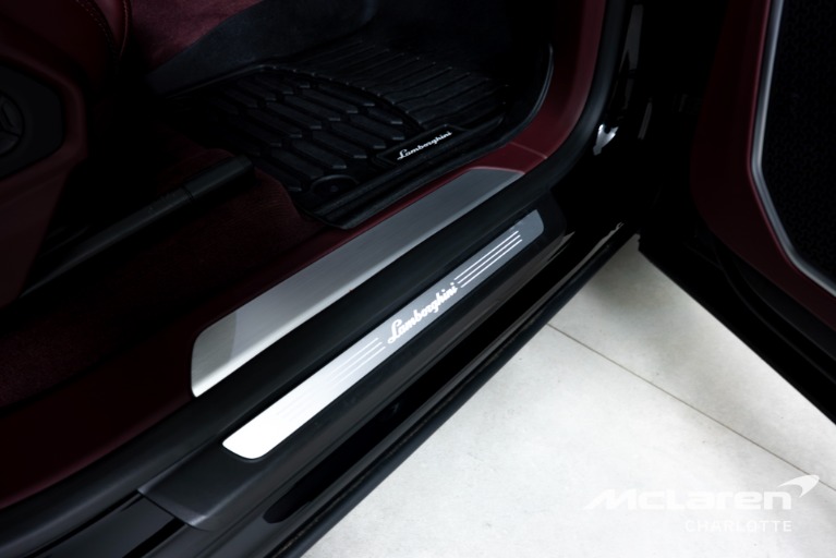 Used-2025-Lamborghini-Urus-SE