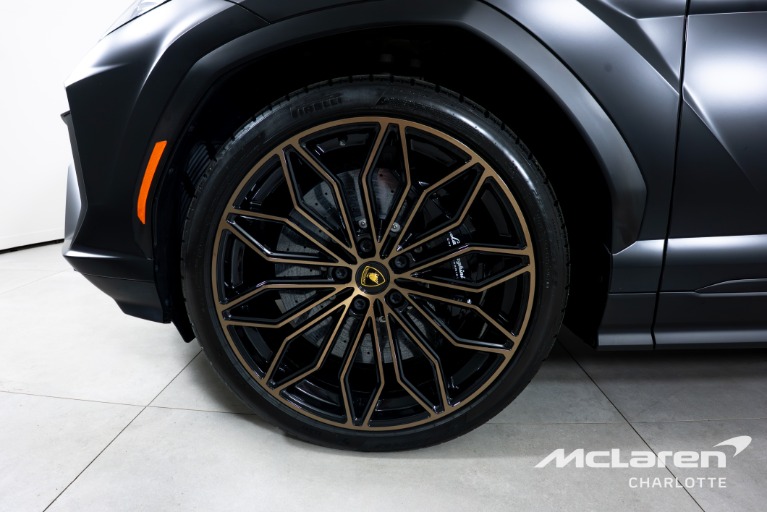 Used-2025-Lamborghini-Urus-SE