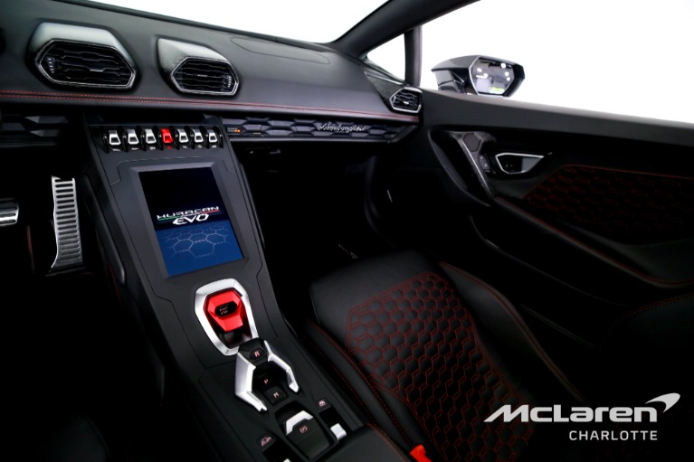 Used-2022-Lamborghini-Huracan-EVO-Spyder