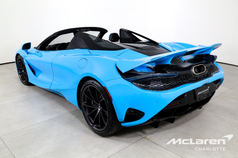 Used-2027-McLaren-750S-Spider