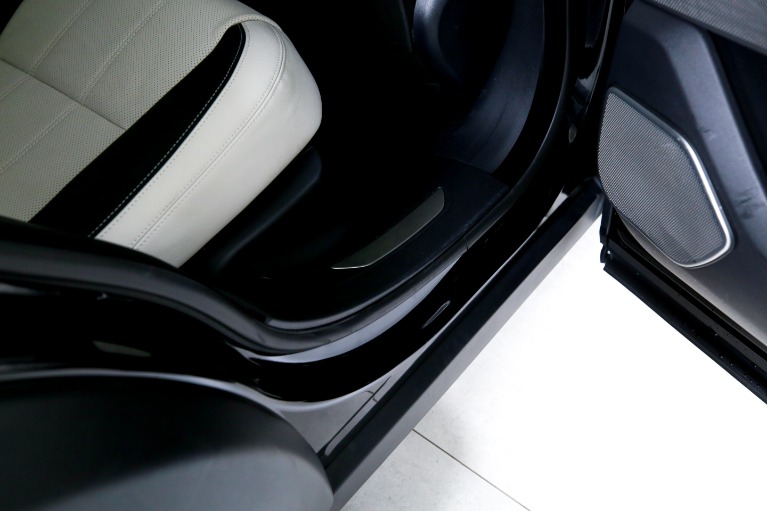 Used-2020-Land-Rover-Range-Rover-Velar-P340-R-Dynamic-S