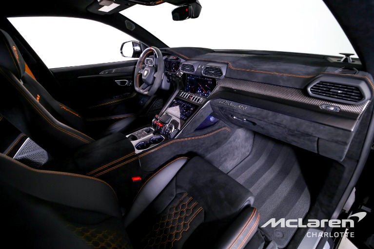 Used-2023-Lamborghini-Urus-Performante