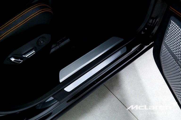 Used-2023-Lamborghini-Urus-Performante