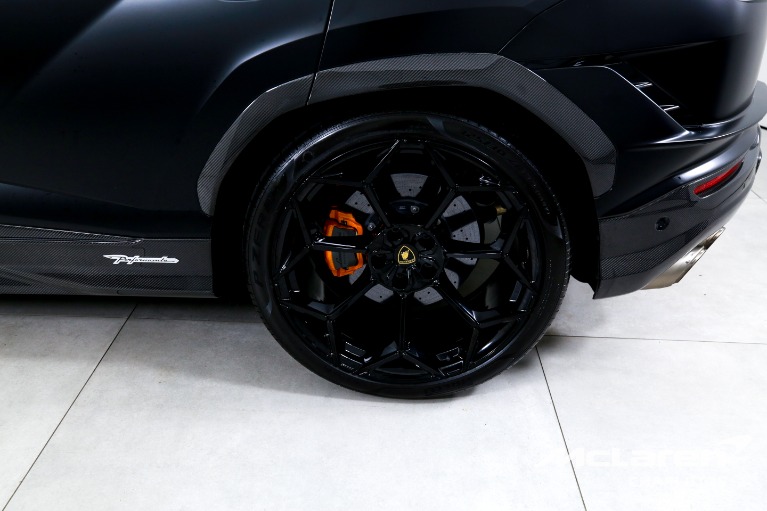 Used-2023-Lamborghini-Urus-Performante