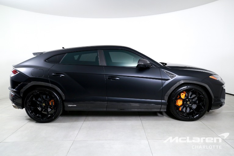 Used-2023-Lamborghini-Urus-Performante