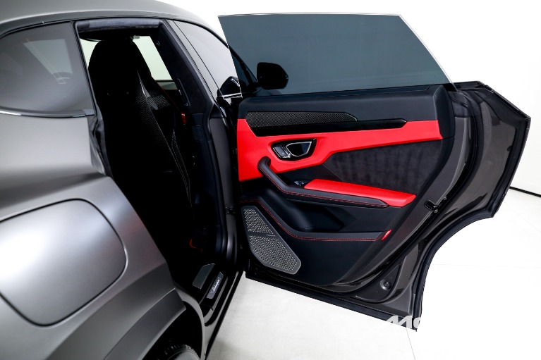Used-2022-Lamborghini-Urus