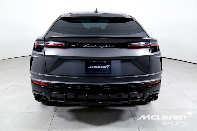 Used-2022-Lamborghini-Urus