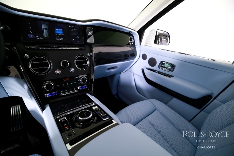 New-2027-Rolls-Royce-Black-Badge-Cullinan