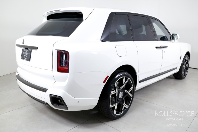 New-2027-Rolls-Royce-Black-Badge-Cullinan