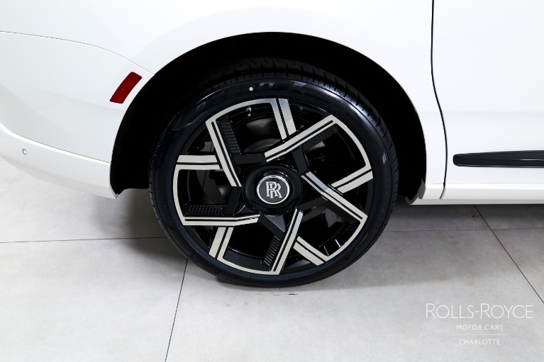 New-2027-Rolls-Royce-Black-Badge-Cullinan