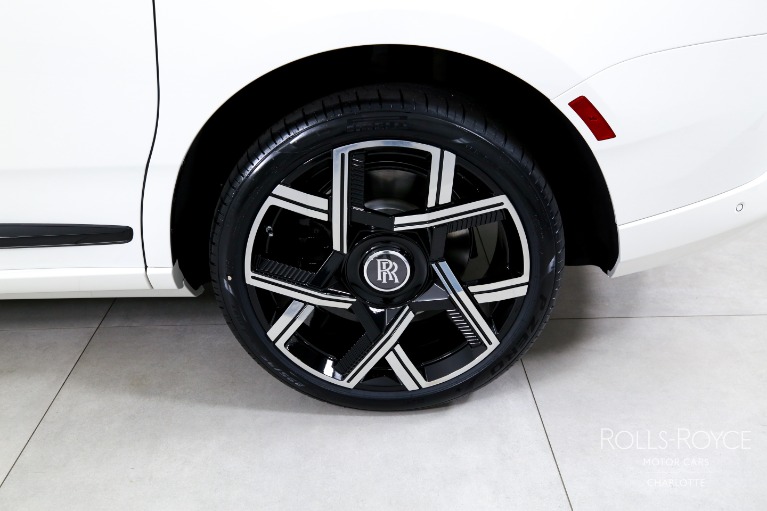 New-2027-Rolls-Royce-Black-Badge-Cullinan