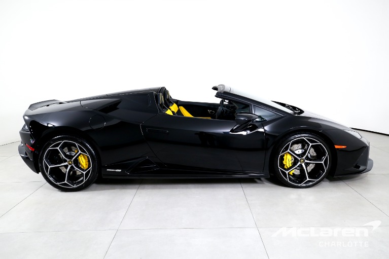 Used-2022-Lamborghini-Huracan-EVO-Spyder