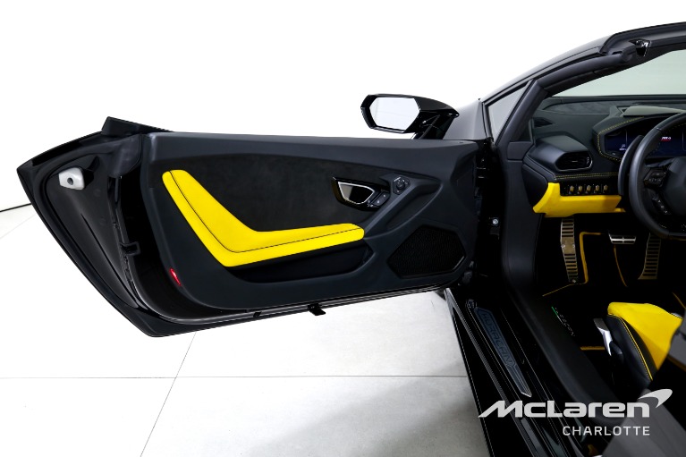Used-2022-Lamborghini-Huracan-EVO-Spyder