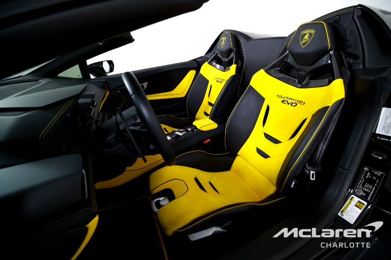 Used-2022-Lamborghini-Huracan-EVO-Spyder