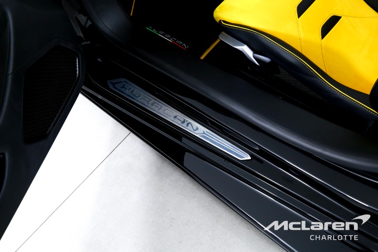 Used-2022-Lamborghini-Huracan-EVO-Spyder