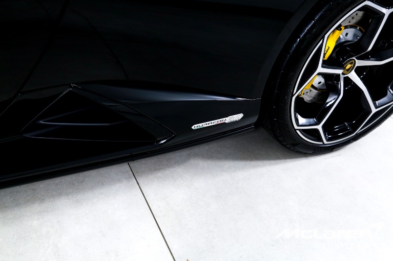 Used-2022-Lamborghini-Huracan-EVO-Spyder
