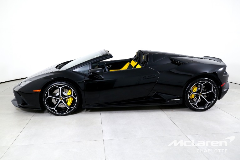 Used-2022-Lamborghini-Huracan-EVO-Spyder