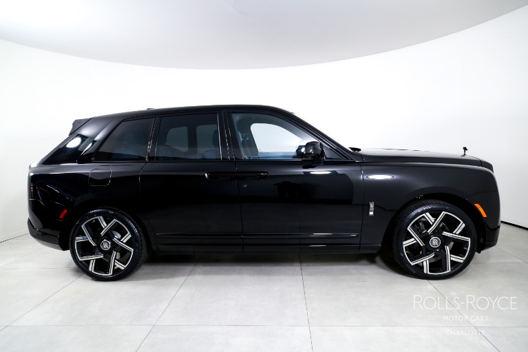 New-2027-Rolls-Royce-Black-Badge-Cullinan