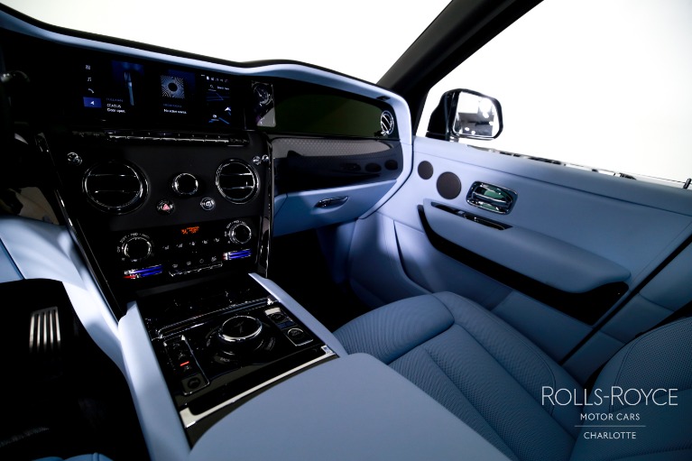 New-2027-Rolls-Royce-Black-Badge-Cullinan