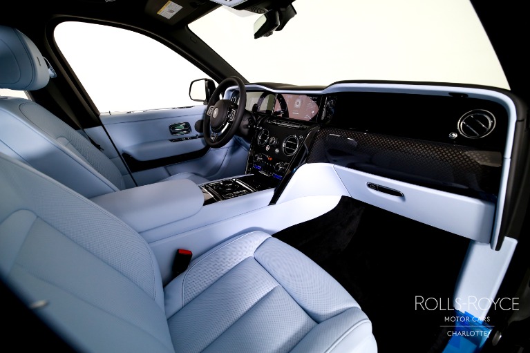 New-2027-Rolls-Royce-Black-Badge-Cullinan