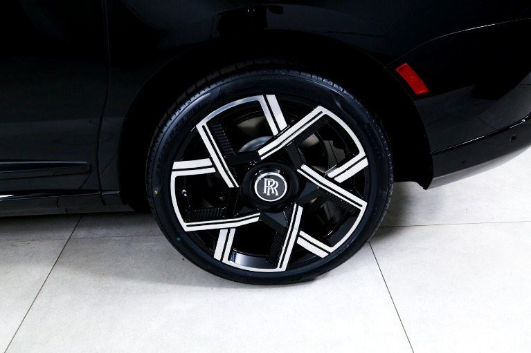 New-2027-Rolls-Royce-Black-Badge-Cullinan