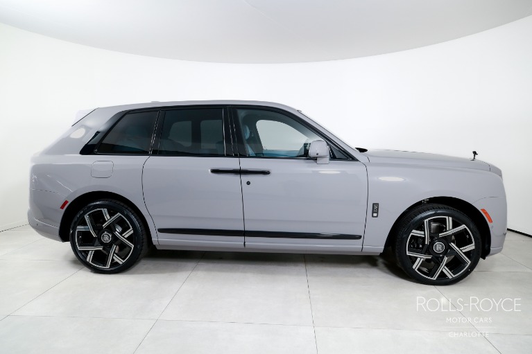 New-2027-Rolls-Royce-Black-Badge-Cullinan