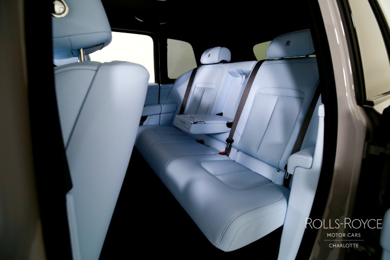 New-2027-Rolls-Royce-Black-Badge-Cullinan