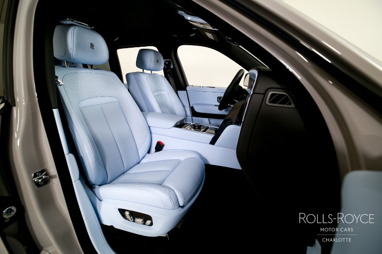 New-2027-Rolls-Royce-Black-Badge-Cullinan