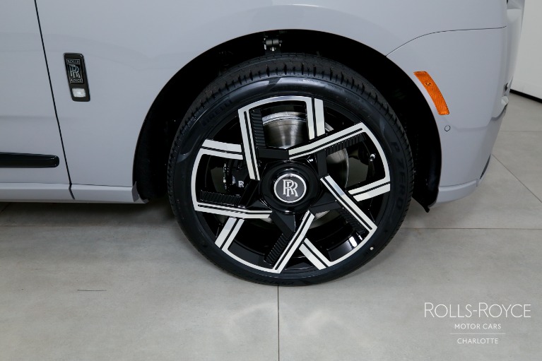 New-2027-Rolls-Royce-Black-Badge-Cullinan